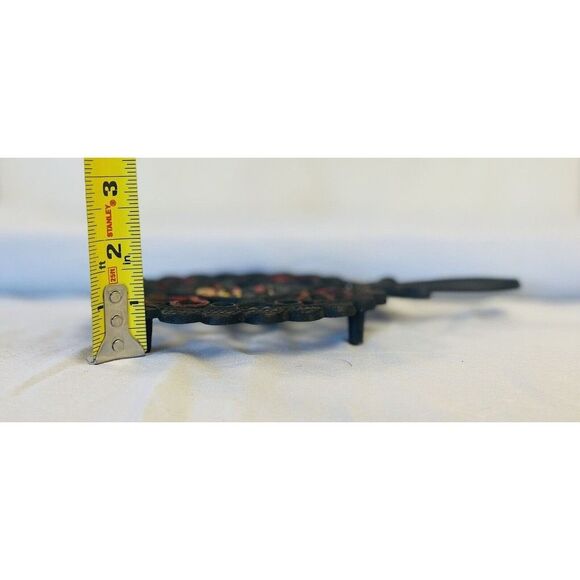 Cast Iron Footed Trivet Amish Girl & Hearts JZH 1952 20 Multicolor Insert VTG - Picture 6 of 7